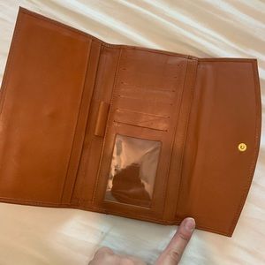 Dooney & Bourke Bags - Dooney & Bourke hunter green and brown wallet Dooney & Bourke Bags - Dooney & Bourke hunter green and brown wallet